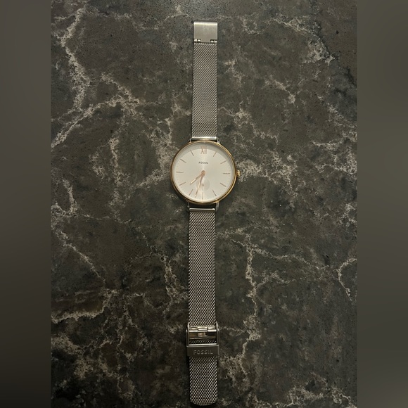 Fossil- Women’s Watch, Excellent Used Condition - Picture 3 of 3